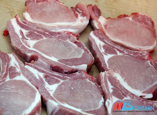 В мясной лавке в Волгоградской области обнаружили 7 кг сомнительной свинины
