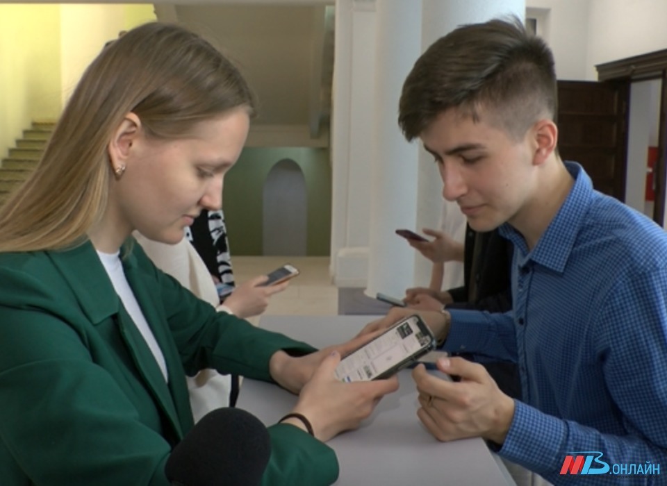 Школьникам Волгоградской области запретят пользоваться телефонами на уроках
