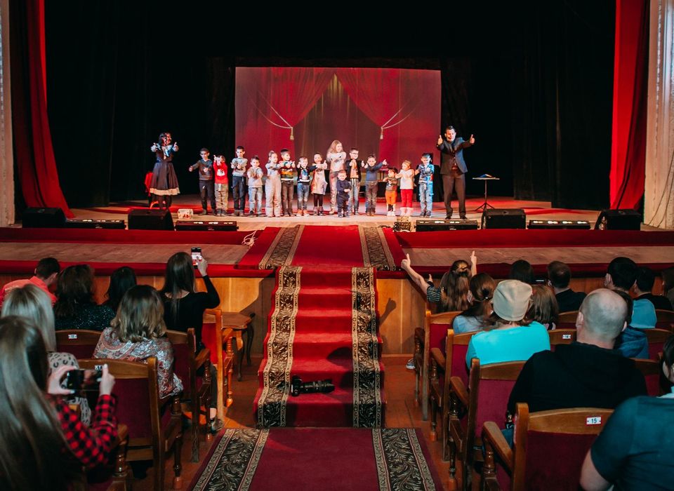 Волжский инклюзивный театр дал благотворительные концерты на Донбассе