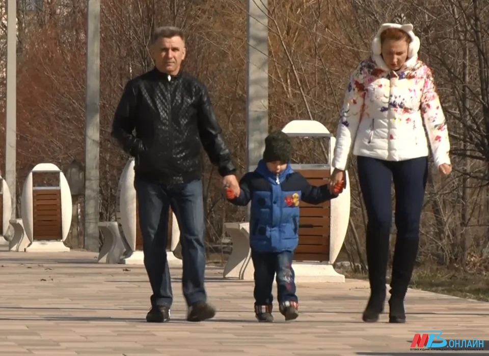 В Волгоградской области мамы оформляют региональное пособие на первенца