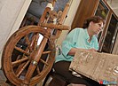 Жительница Волгограда передала в дар музею старинную прялку